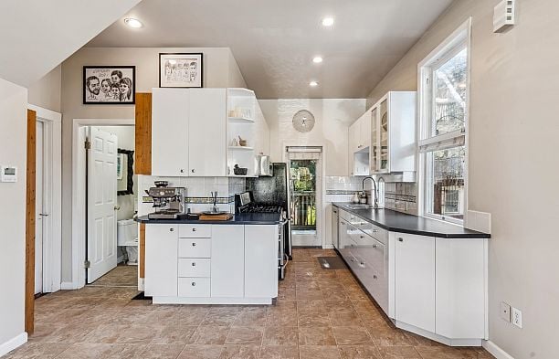 2656 2658 W 3RD AVENUE Kitsilano