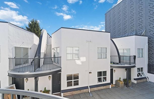 2 2880 W 4TH AVENUE Kitsilano