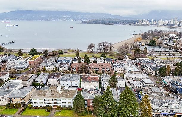 305 2239 W 1ST AVENUE Kitsilano