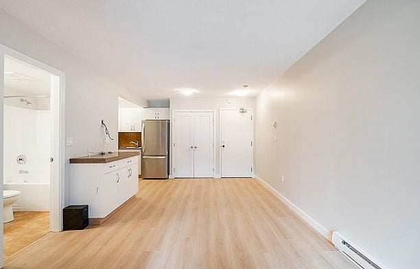 305 2239 W 1ST AVENUE Kitsilano