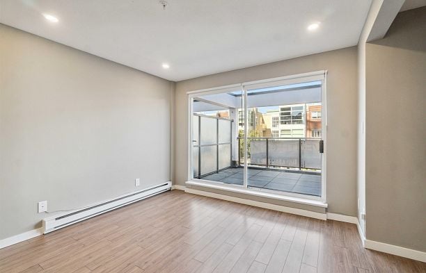 2 2880 W 4TH AVENUE Kitsilano