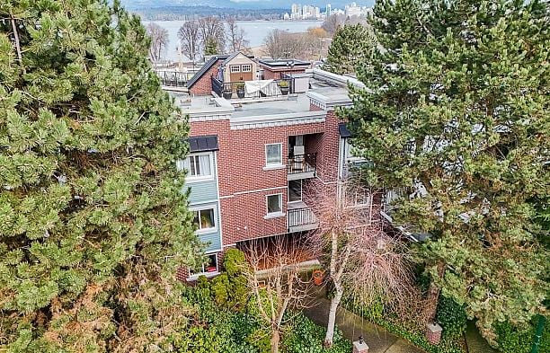 305 2239 W 1ST AVENUE Kitsilano