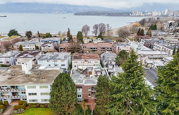 305 2239 W 1ST AVENUE Kitsilano