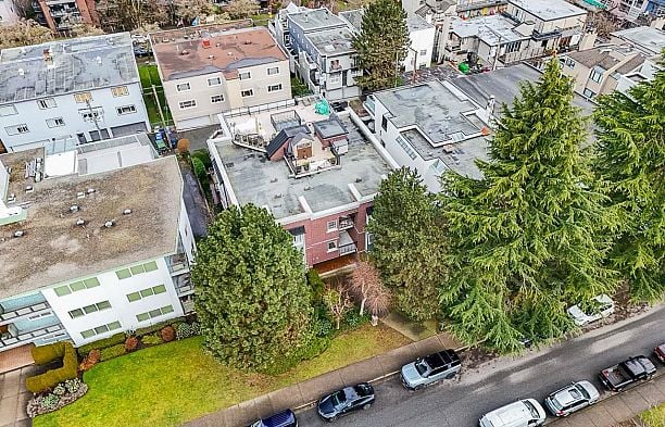 305 2239 W 1ST AVENUE Kitsilano