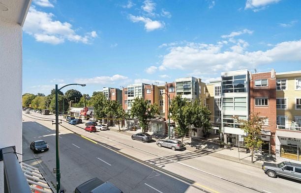 2 2880 W 4TH AVENUE Kitsilano