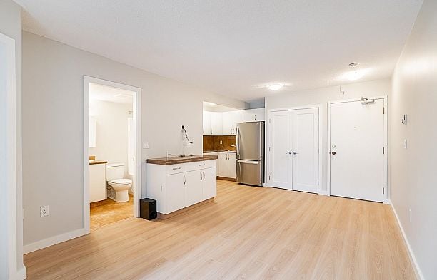 305 2239 W 1ST AVENUE Kitsilano