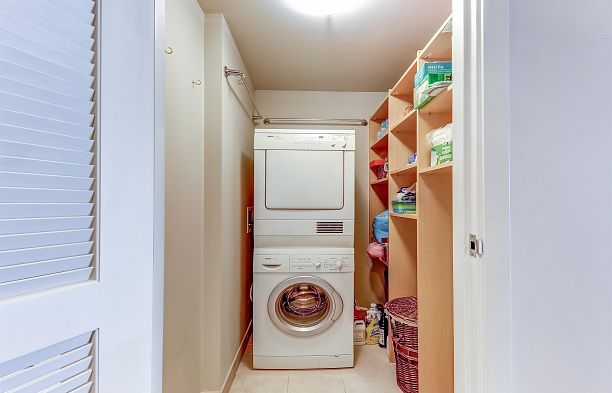 402 590 NICOLA STREET, Vancouver BC V6G 3J8 Coal Harbour