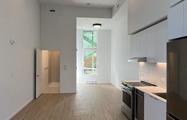 11 198 ONTARIO PLACE, Vancouver BC V5W 1S2 Main