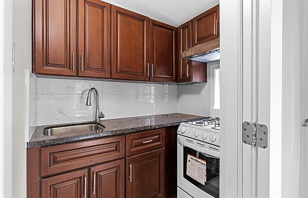 6968 CHURCHILL STREET, Vancouver BC V6P 5B3 South Granville