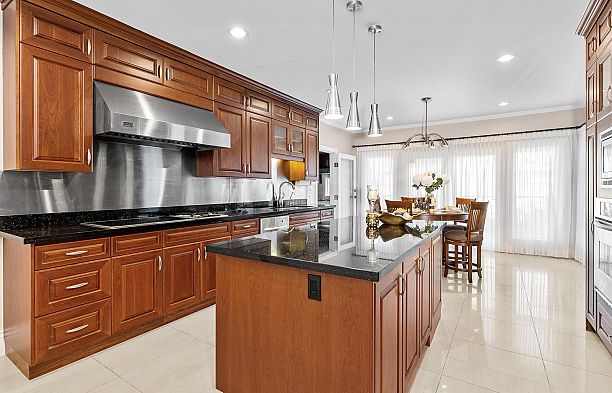 6968 CHURCHILL STREET, Vancouver BC V6P 5B3 South Granville