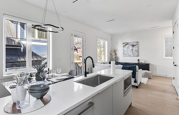 525 E 11TH AVENUE, Vancouver BC V5T 2E1 Mount Pleasant VE