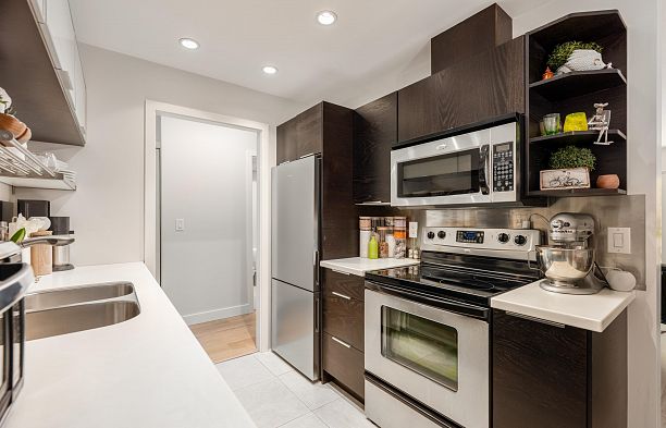 411 1405 W 15TH AVENUE, Vancouver BC V6H 3R2 Fairview VW