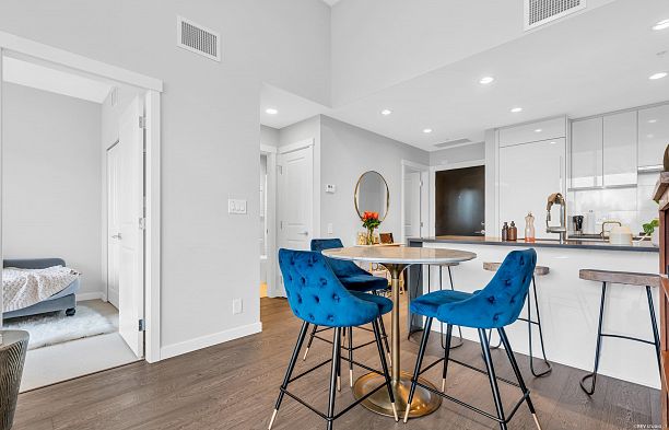 506 5687 Gray Avenue University VW