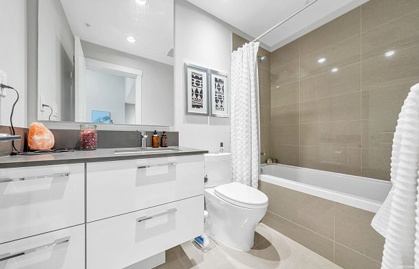 506 5687 Gray Avenue University VW