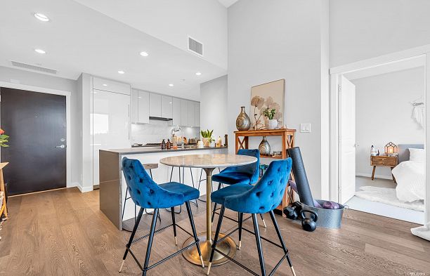 506 5687 Gray Avenue University VW