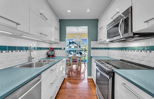 303 966 W 14 AVENUE, Vancouver BC V5Z 1R4 Fairview VW