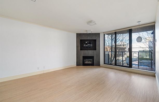 306 1575 W 10TH AVENUE, Vancouver BC V6J 5L1 Fairview VW