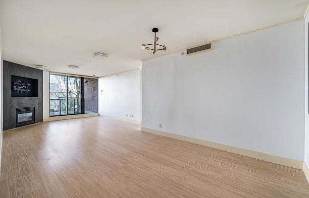 306 1575 W 10TH AVENUE, Vancouver BC V6J 5L1 Fairview VW