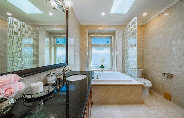7165 MAPLE STREET, Vancouver BC V6P 5P5 S.W. Marine
