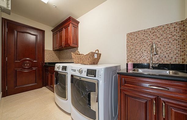 7165 MAPLE STREET, Vancouver BC V6P 5P5 S.W. Marine