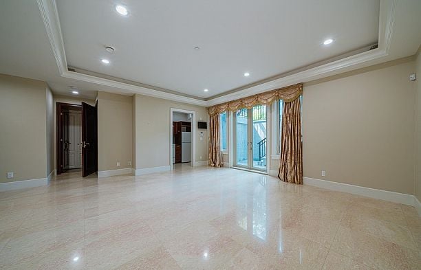 7165 MAPLE STREET, Vancouver BC V6P 5P5 S.W. Marine