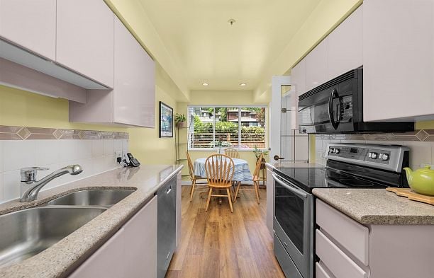 202 3189 CAMOSUN STREET, Vancouver BC V6R 3X2 Point Grey