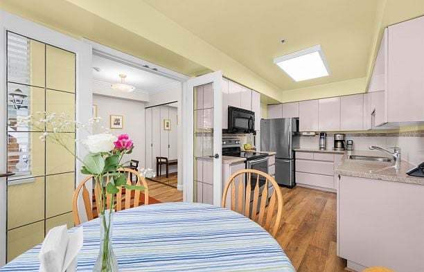 202 3189 CAMOSUN STREET, Vancouver BC V6R 3X2 Point Grey