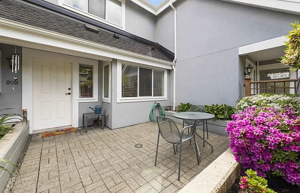 202 3189 CAMOSUN STREET, Vancouver BC V6R 3X2 Point Grey