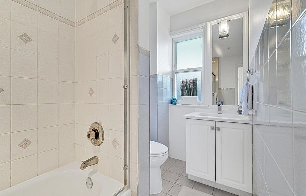 4218 W 10TH AVENUE, Vancouver BC V6R 2H4 Point Grey