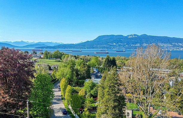 4218 W 10TH AVENUE, Vancouver BC V6R 2H4 Point Grey
