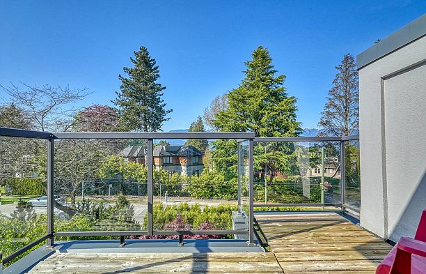 4218 W 10TH AVENUE, Vancouver BC V6R 2H4 Point Grey