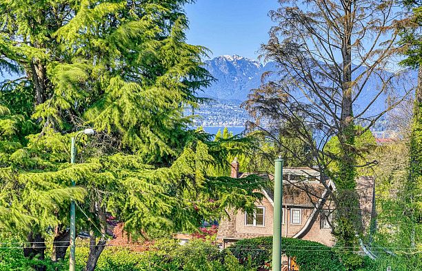 4218 W 10TH AVENUE, Vancouver BC V6R 2H4 Point Grey