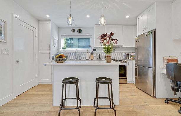 4218 W 10TH AVENUE, Vancouver BC V6R 2H4 Point Grey