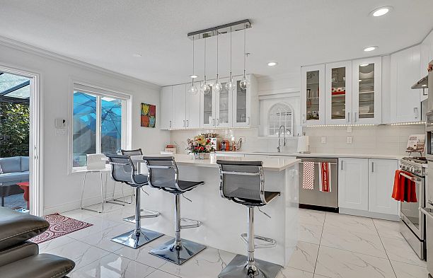 4218 W 10TH AVENUE, Vancouver BC V6R 2H4 Point Grey