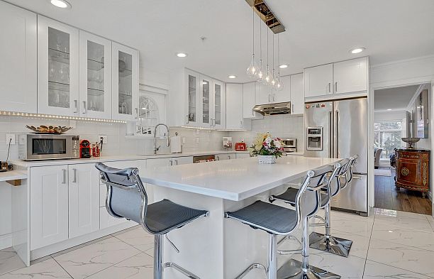 4218 W 10TH AVENUE, Vancouver BC V6R 2H4 Point Grey