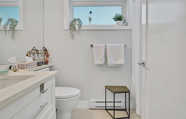 4218 W 10TH AVENUE, Vancouver BC V6R 2H4 Point Grey