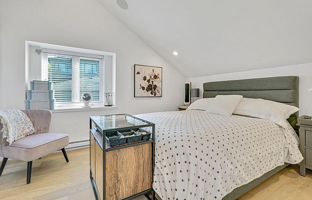 4218 W 10TH AVENUE, Vancouver BC V6R 2H4 Point Grey