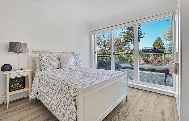 4218 W 10TH AVENUE, Vancouver BC V6R 2H4 Point Grey