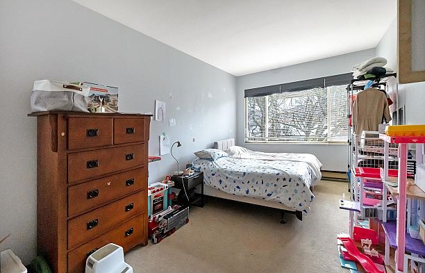 2348 Oliver Crescent Arbutus