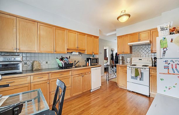 2348 Oliver Crescent Arbutus