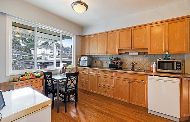 2348 Oliver Crescent Arbutus
