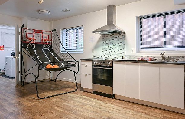 4378 W 11TH AVENUE, Vancouver BC V6R 2M1 Point Grey