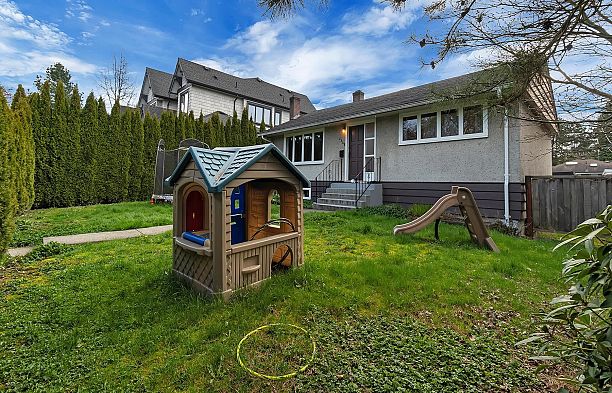 2348 Oliver Crescent Arbutus