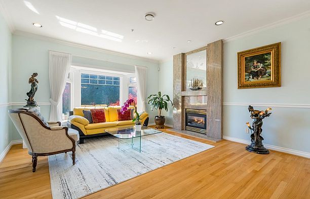 2739 W 32nd Avenue MacKenzie Heights