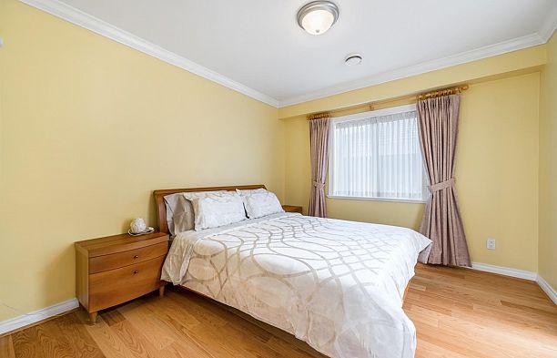 2739 W 32nd Avenue MacKenzie Heights