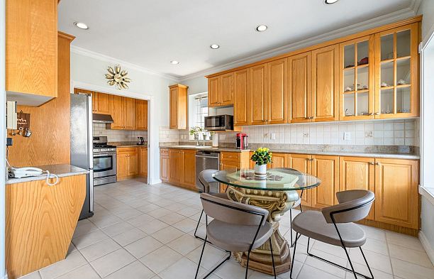 2739 W 32nd Avenue MacKenzie Heights