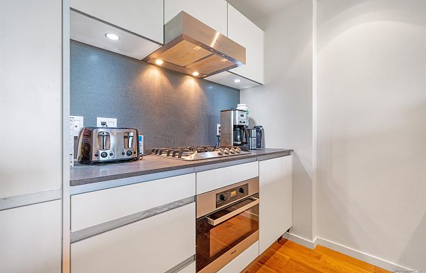608 8488 CORNISH STREET, Vancouver BC V6P 0C2 S.W. Marine