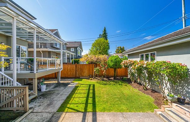 2739 W 32nd Avenue MacKenzie Heights