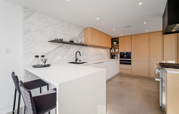401 4387 W 10TH AVENUE, Vancouver BC V6R 2H6 Point Grey