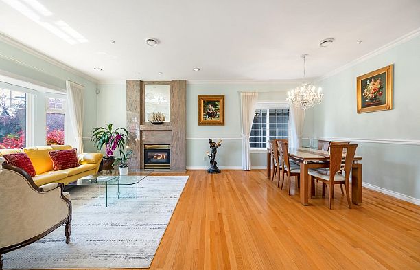 2739 W 32nd Avenue MacKenzie Heights